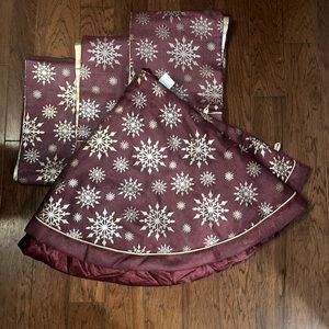 Holiday Time Premium 56-Inch Foil Tree Skirt & 3 Table Runners Set